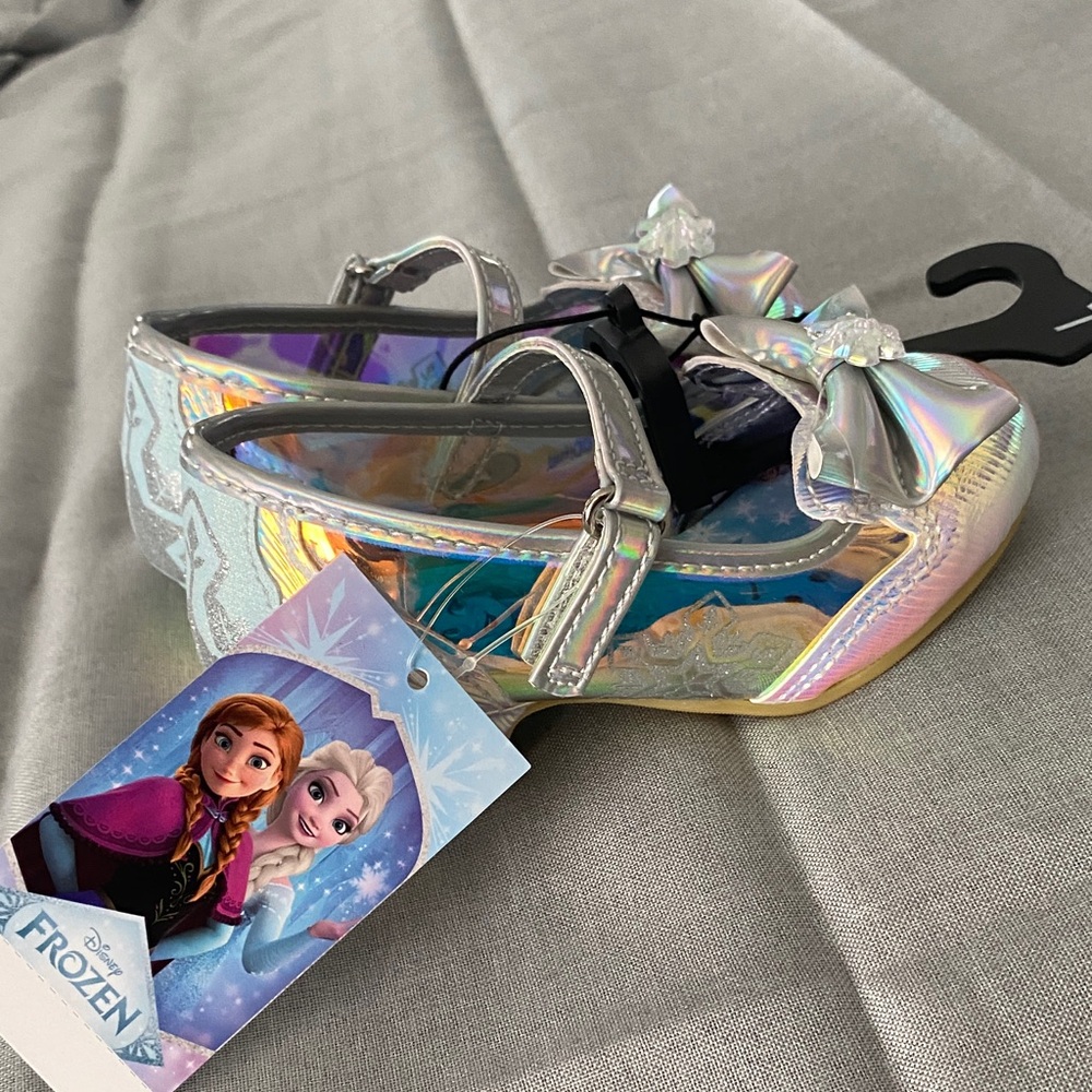 Disney Frozen Iridescent Dress Shoes - Picture 4 of 11